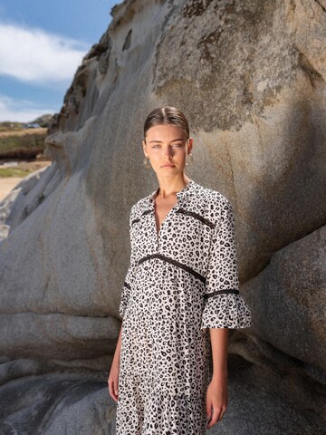 Robe 'BEACHWEAR OFFWHITE LEO LONG' Pink Label en blanc