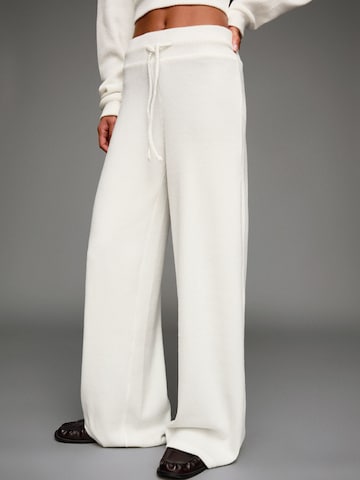 Wide leg Pantaloni di Bershka in beige: frontale