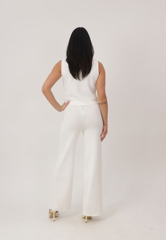Flared Pantaloni di Elara in bianco