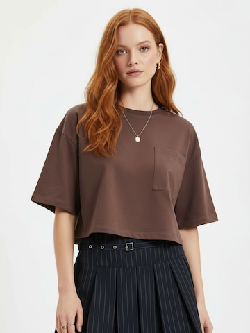 T-shirt 'Tara' studioselect en marron : devant