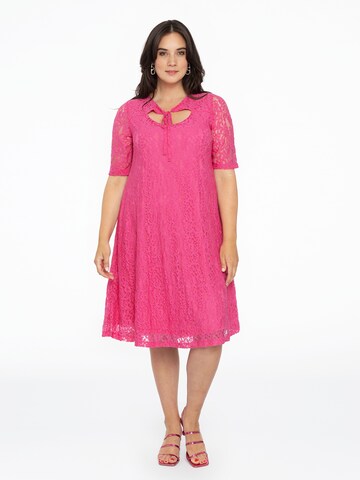 Yoek Kleid in Pink