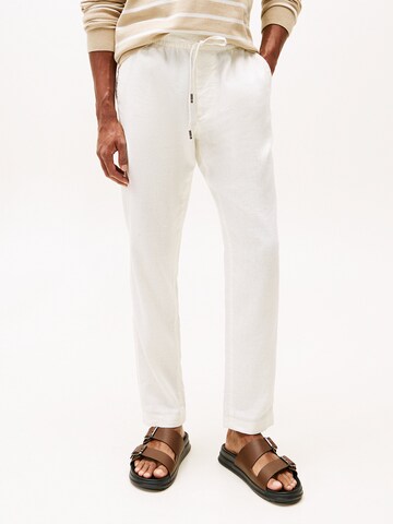 TOMMY HILFIGER Regular Broek 'Harlem' in Beige: voorkant