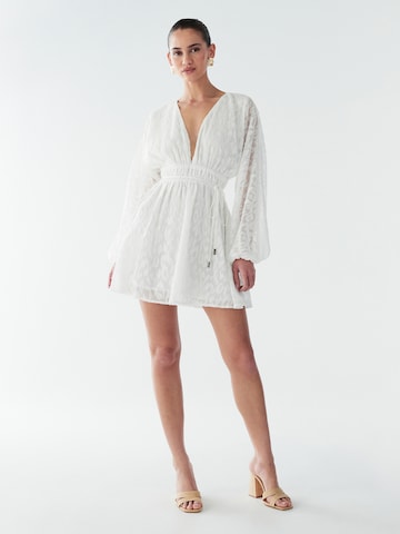 Rochie 'Gracie' de la BWLDR pe alb: față