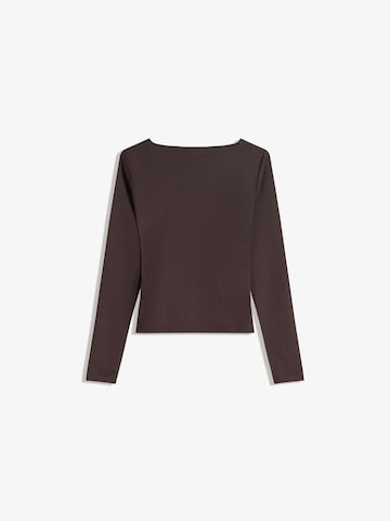 Tricou de la Bershka pe maro