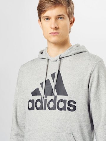ADIDAS SPORTSWEAR - Sweatshirt de desporto 'Essentials Big Logo' em cinzento
