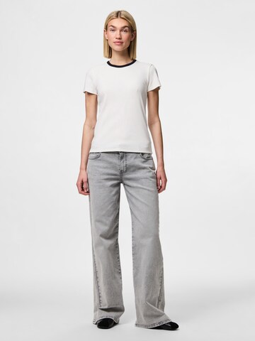 Maglietta 'PCMay' di PIECES in bianco