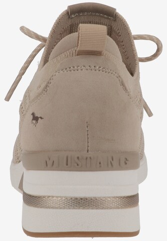 Sneaker bassa di MUSTANG in beige