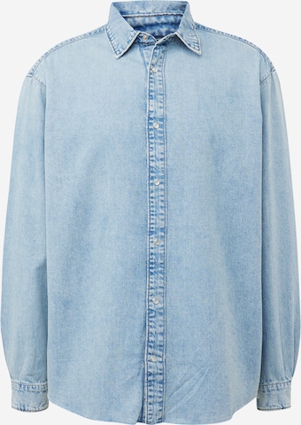 Coupe regular Chemise WEEKDAY en bleu : devant