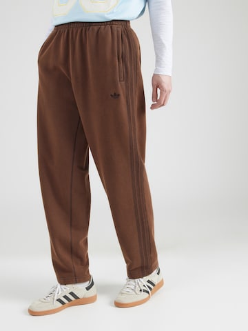 ADIDAS ORIGINALSLoosefit Hlače 'Premium Essentials' - smeđa boja: prednji dio