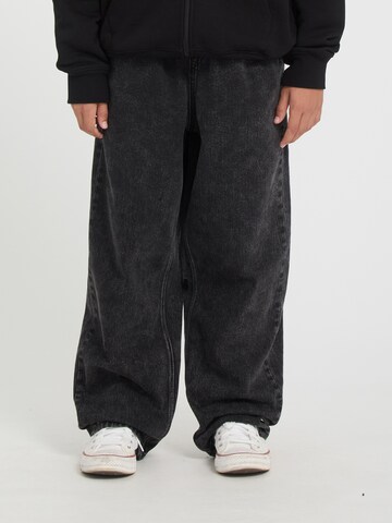 Volcom Baggy Jeans 'Freazy' in Zwart: voorkant