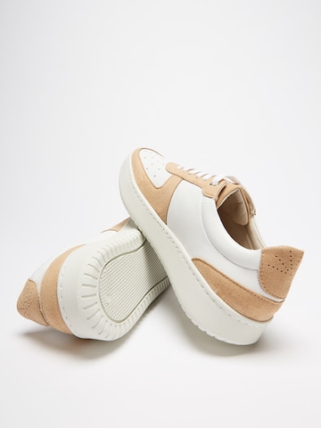 NINE TO FIVE - Zapatillas deportivas bajas 'Airy' en blanco