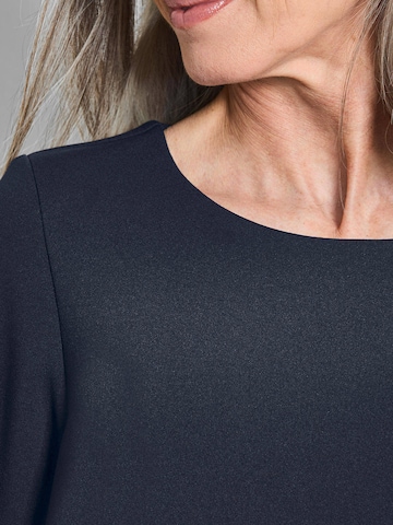 Goldner Etuikleid in Blau