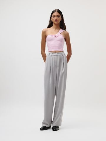 Loosefit Pantaloni con pieghe 'Kora' di LeGer by Lena Gercke in grigio