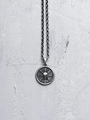 REYTEL Anhänger 'VEGVISIR WITH SKULL' in Silber: Vorderseite