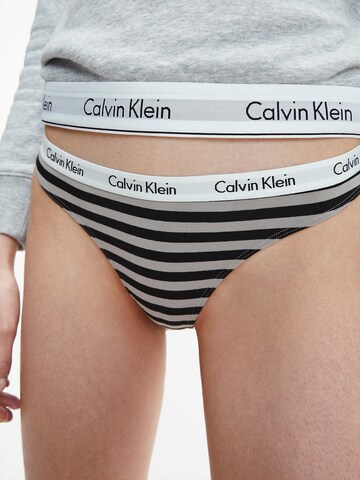 Calvin Klein Underwear Štandardný strih Tangá - Sivá