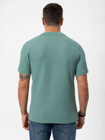 Tricou de la Daniel Hills pe verde