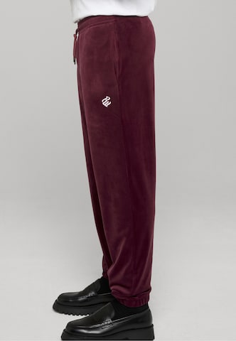 ROCAWEAR Zwężany krój Spodnie 'Austin' w kolorze czerwony