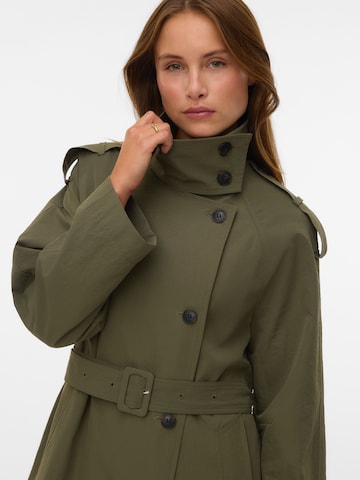 VERO MODA Преходно палто в зелено