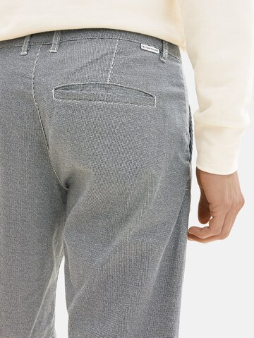 Regular Pantalon chino TOM TAILOR en gris