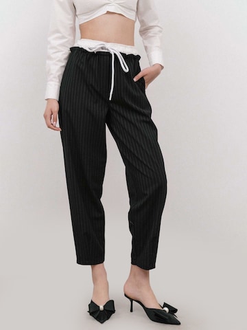 4TAILORS regular Παντελόνι σε μαύρο: μπροστά