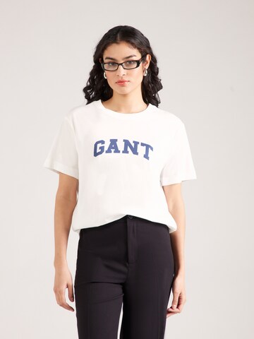 Tricou de la GANT pe alb: față