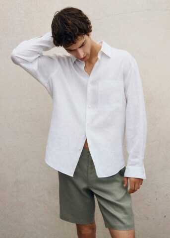 MANGO MAN Slimfit Shorts 'Carp' in Grün