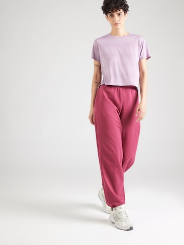 UNDER ARMOUR - Tapered Pantalón deportivo 'Icon Flc' en rojo