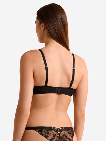T-shirt Reggiseno 'Mira' di ETAM in nero