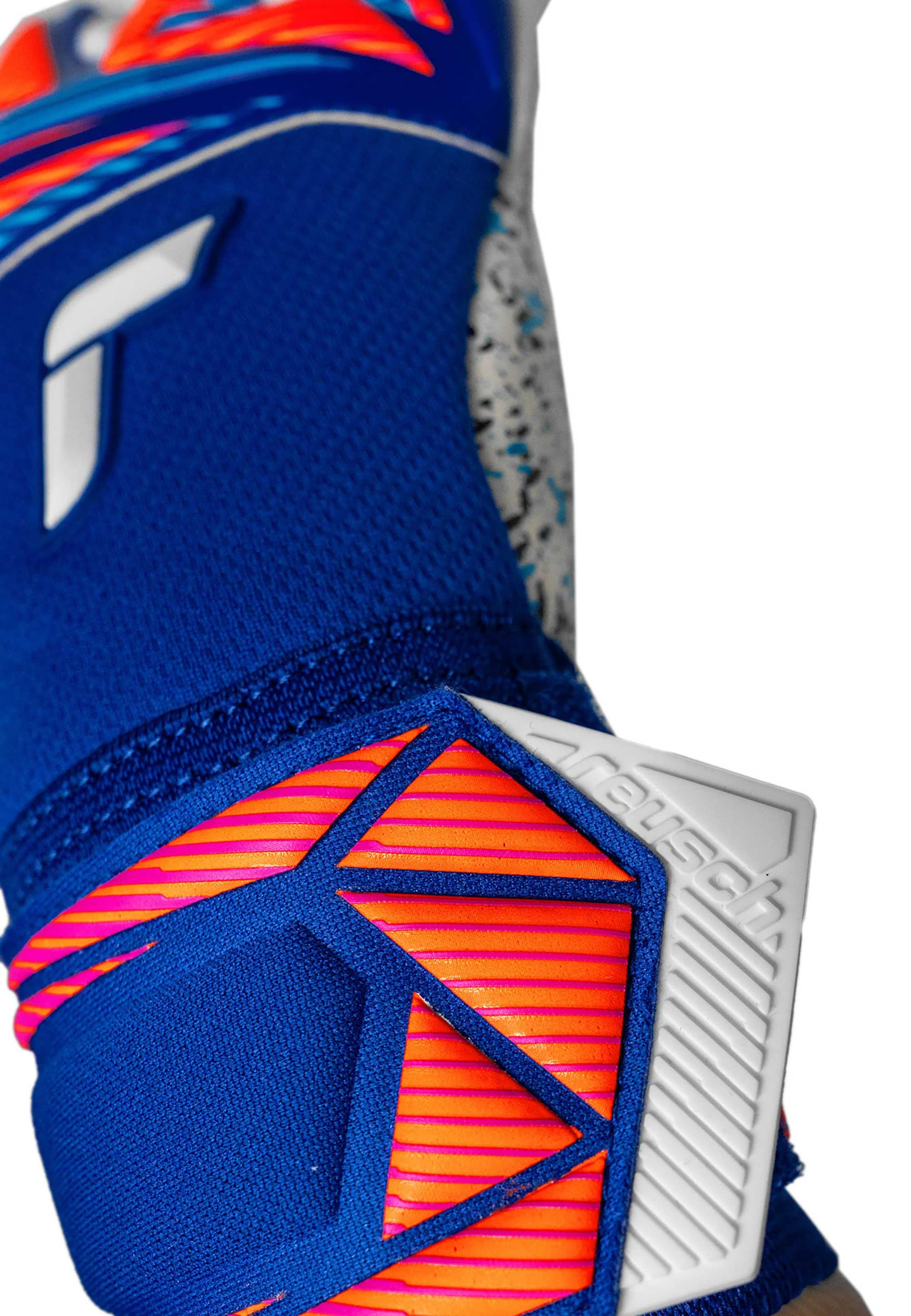 REUSCH Sports gloves 'Attrakt Fusion NC' in Blue