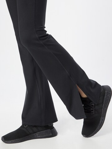 Gilly Hicks Flared Leggings in Zwart