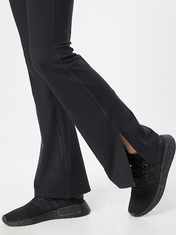 Gilly Hicks Flared Leggings in Schwarz