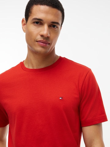 TOMMY HILFIGER Тениска 'ESS SEASONAL' в червено: отпред