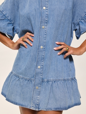 Kamila Šikl Sukienka koszulowa w kolorze niebieski
