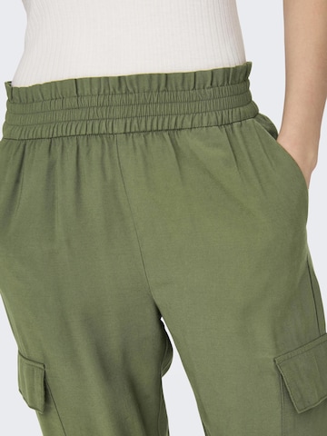 Effilé Pantalon cargo 'Aris' ONLY en vert