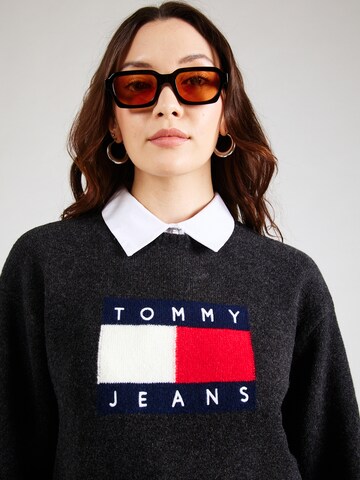 Tommy Jeans Sweater in Black
