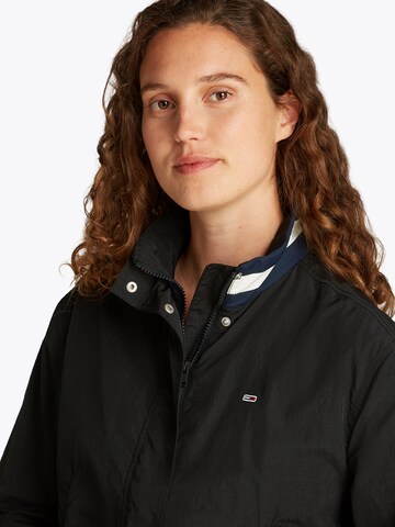 Tommy Jeans Átmeneti dzseki 'Essential' - fekete