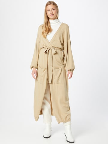 Cappotto in maglia di NA-KD in beige: frontale