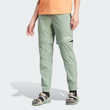 Effilé Pantalon de sport 'Utilitas' ADIDAS TERREX en vert : devant