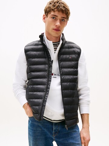 TOMMY HILFIGER Väst i svart: framsida
