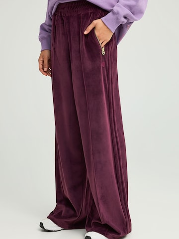 Loosefit Pantalon à pince Funky Buddha en rouge