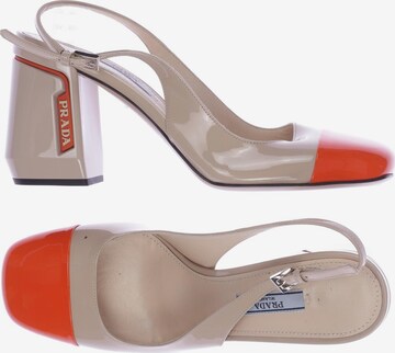 PRADA Pumps 38,5 in Beige: predná strana