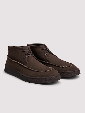 Ombre - Botas con cordones en marrón