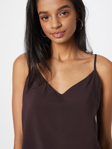 ABOUT YOU Top 'Vicky' in Brown