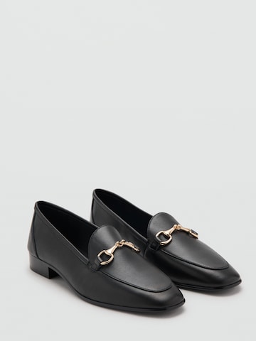 Chaussure basse 'Liso' MANGO en noir