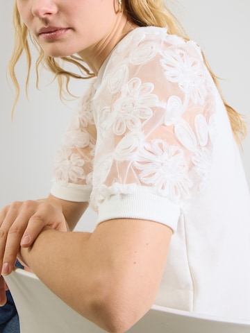 Bluză de molton 'JDYFAIRVIEW' de la JDY pe alb