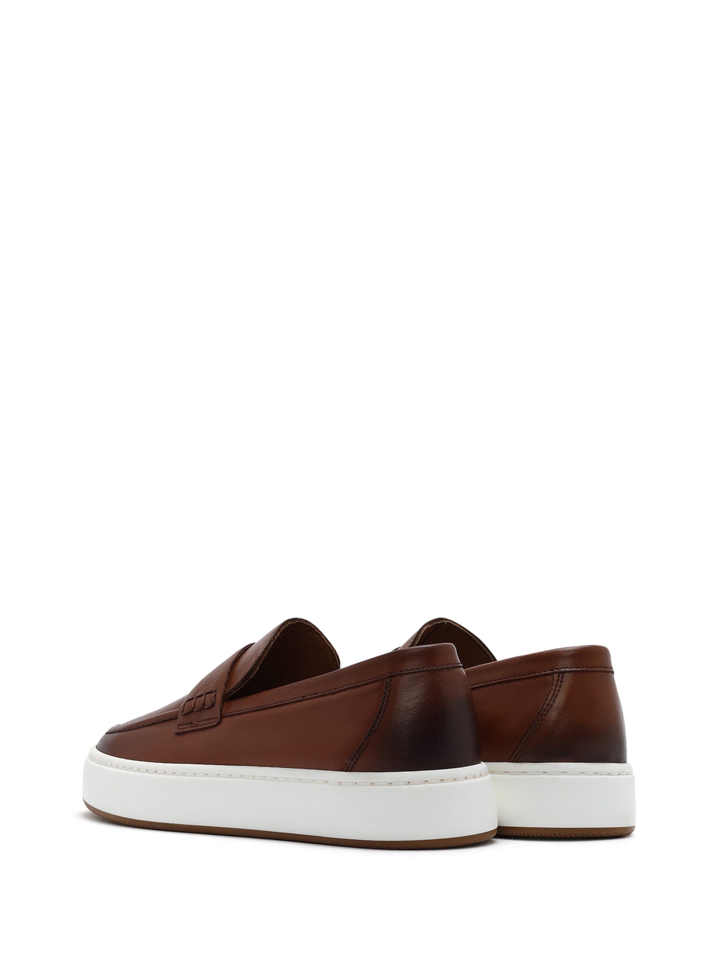 Derimod Mocassins in Bruin