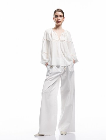 Koton Wide leg Pleat-front trousers in White: front