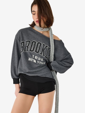 No Matter What Sweatshirt in Grijs: voorkant