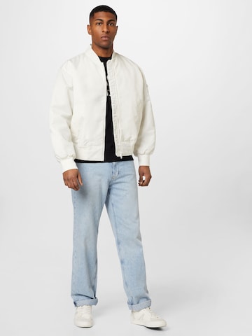 Geacă de primăvară-toamnă de la Calvin Klein Jeans pe alb