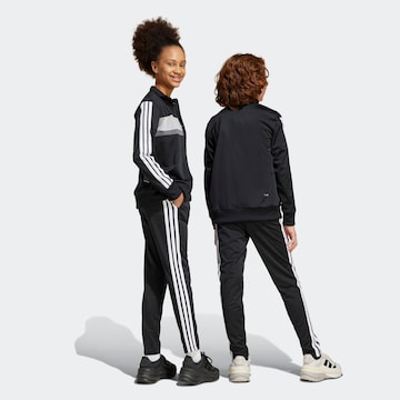 Completo per l'allenamento 'Seasonal Essentials Tiberio' di ADIDAS SPORTSWEAR in nero